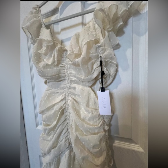 ASTR Devereaux Ruffle Gathered Swiss Dot Midi Dress NWT - Picture 3 of 5